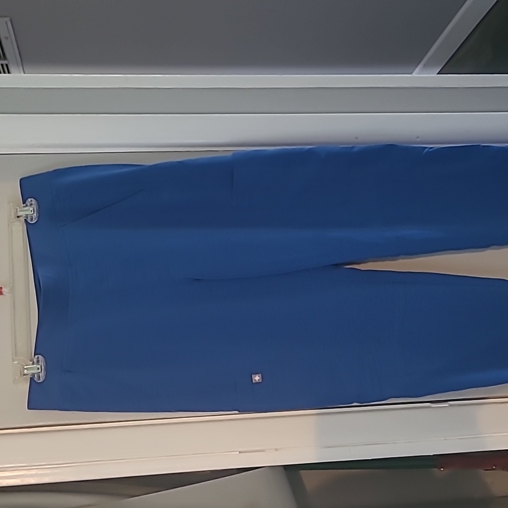 Women's size Med Figs scrub bottoms